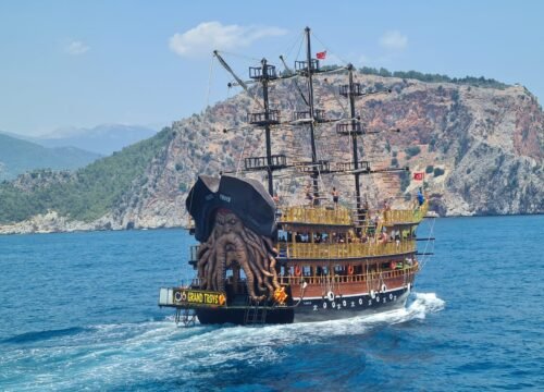 Alanya Pirate Boat Tour with Lunch & Soft DRinks